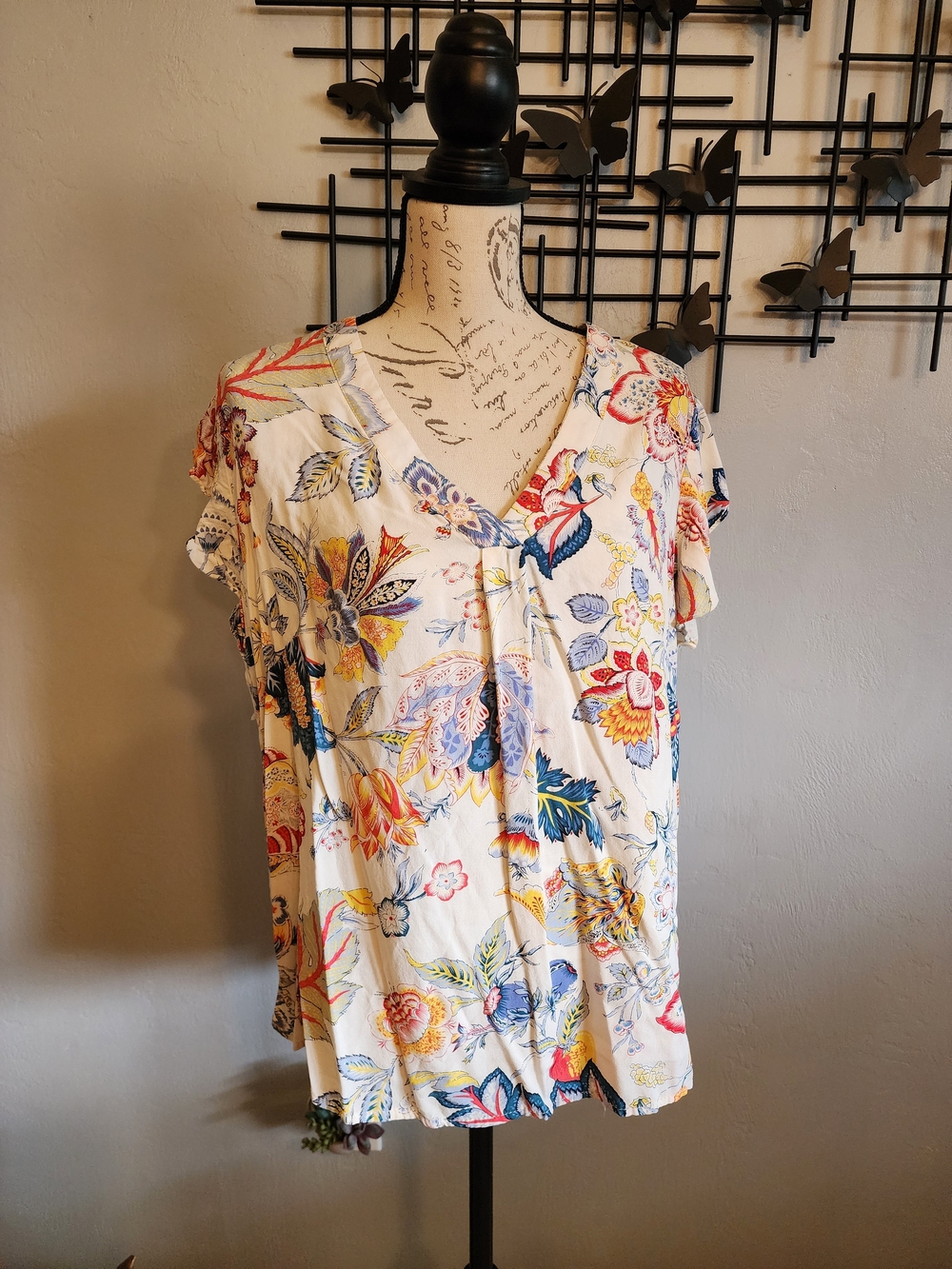 Cynthia Rowley Cream Floral V-Neck Top with Multicolor Print